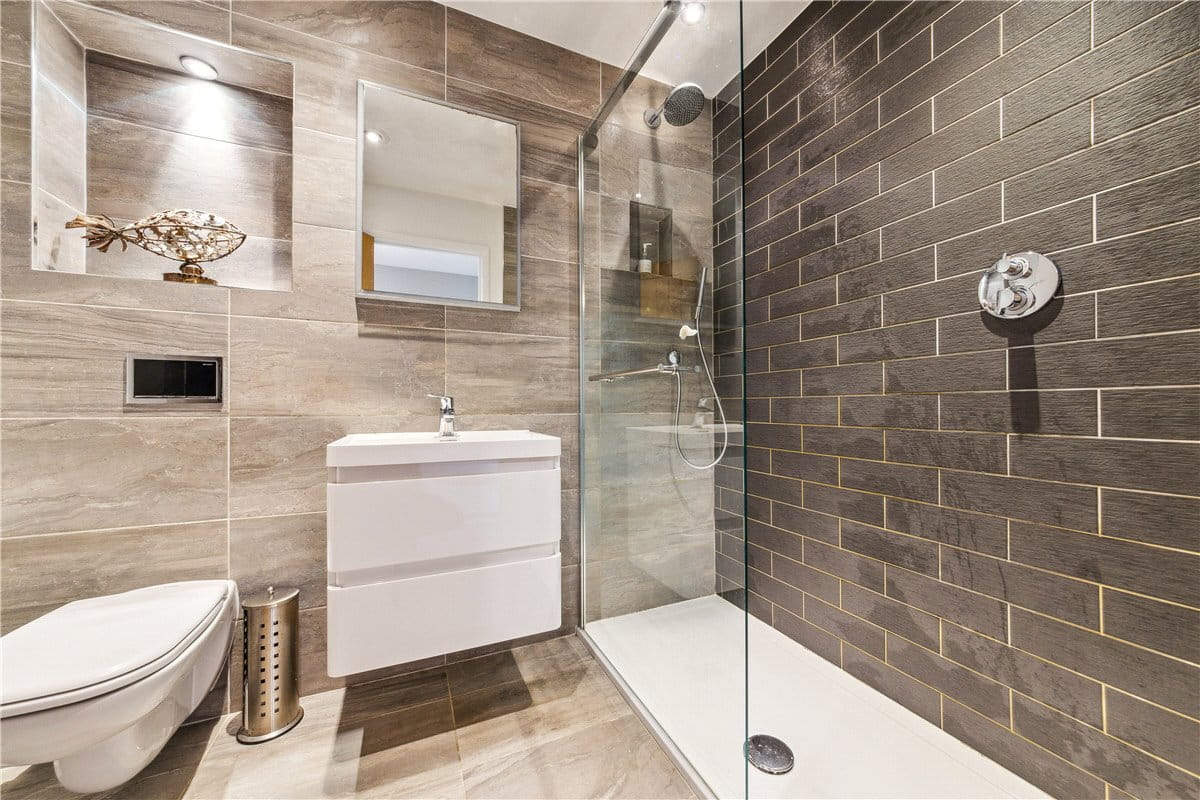 2 bedroom house, St. Peter's Close, London SW17 - Sold