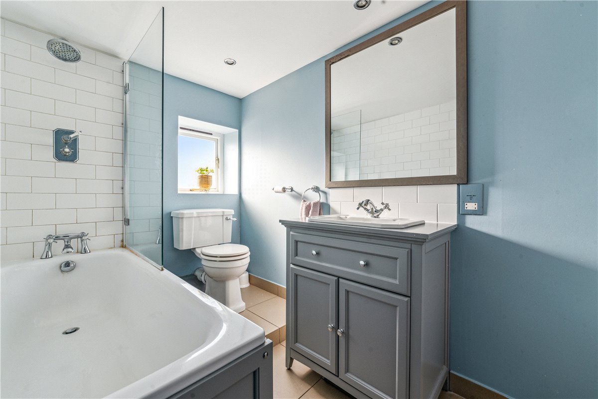 2 bedroom flat, Mayford Road, London SW12 - Sold