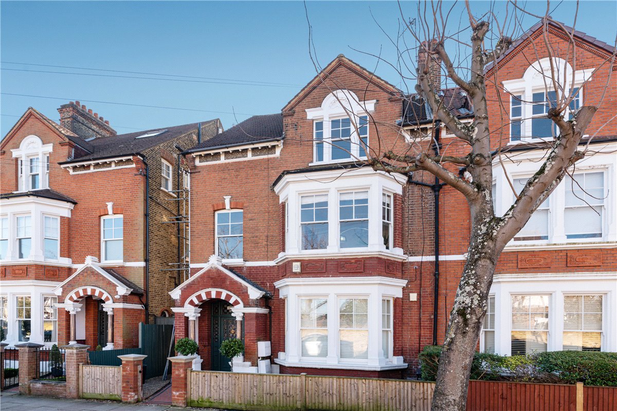 2 bedroom flat, Mayford Road, London SW12 - Sold