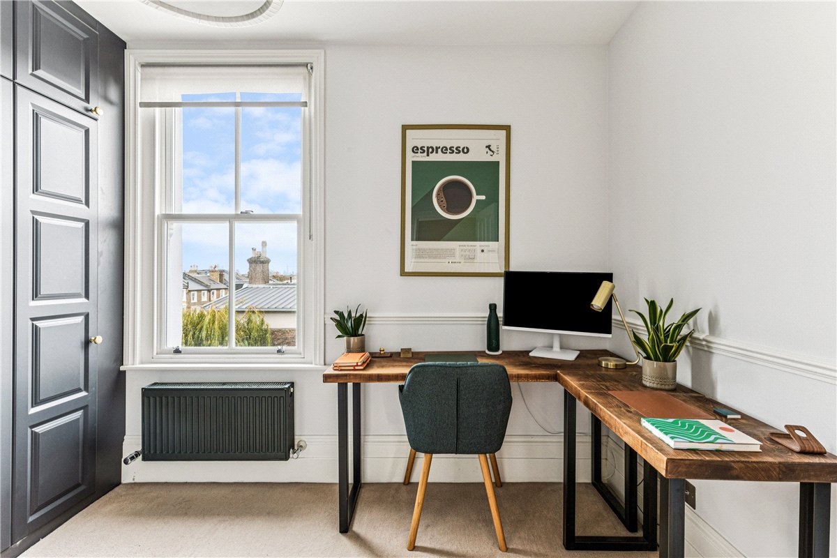 2 bedroom flat, Trinity Road, London SW17 - Available