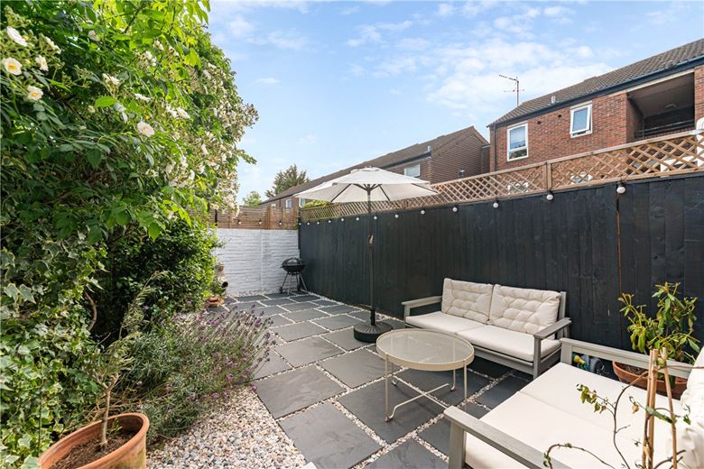 3 bedroom house, Singleton Close, London SW17 - Available