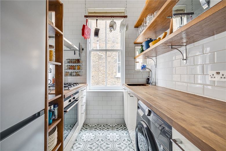 2 bedroom flat, North Side  Wandsworth Common, London SW18 - Sold STC