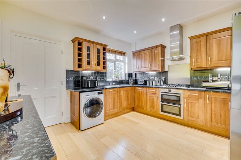 4 bedroom maisonette, Strickland Row, Wandsworth Common SW18 - Available