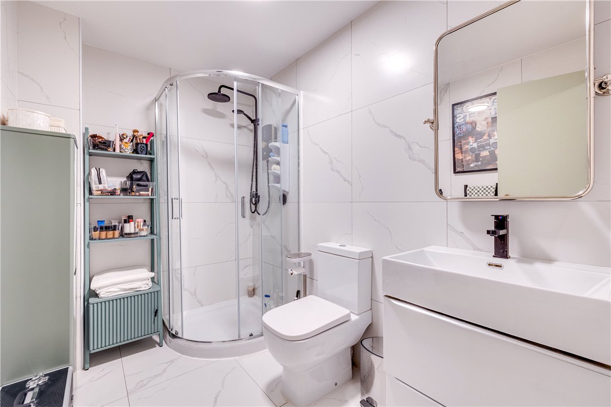2 bedroom flat, Nightingale Lane, London SW12 - Available