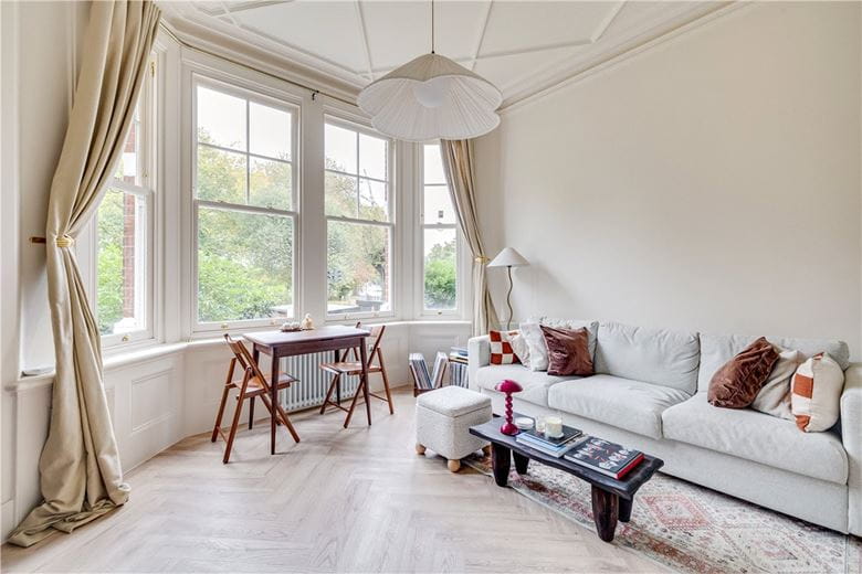 2 bedroom flat, Nightingale Lane, London SW12 - Available