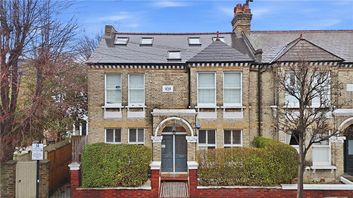 2 bedroom maisonette, Nevis Road, London SW17 - Available