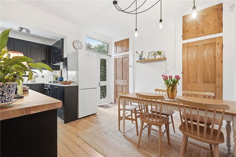 2 bedroom maisonette, Nevis Road, London SW17 - Available
