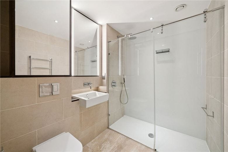  bedroom flat, Chivers Passage, London SW18 - Available