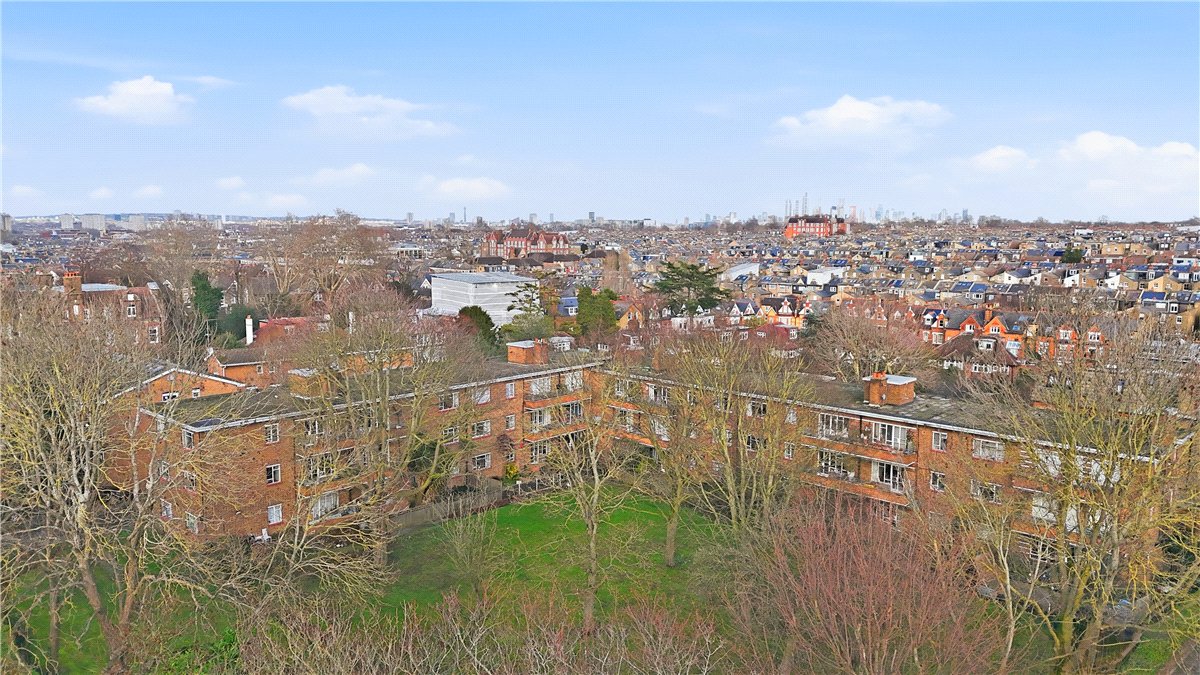 4 bedroom flat, Bolingbroke Grove, London SW11 - Available
