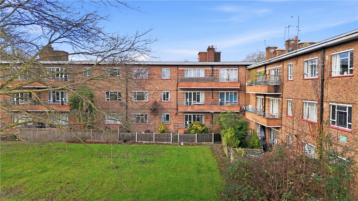 4 bedroom flat, Bolingbroke Grove, London SW11 - Available