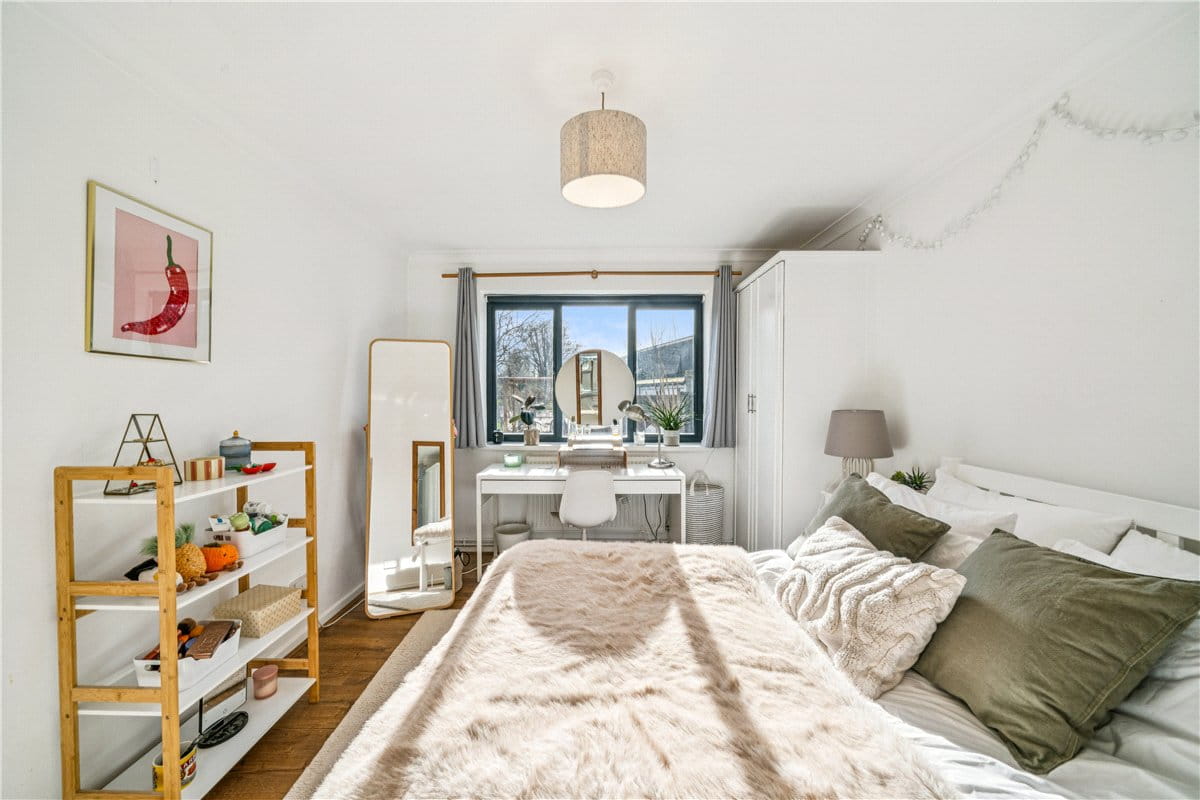 2 bedroom flat, Mayford Close, London SW12 - Available