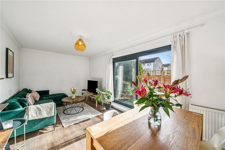 2 bedroom flat, Mayford Close, London SW12 - Available