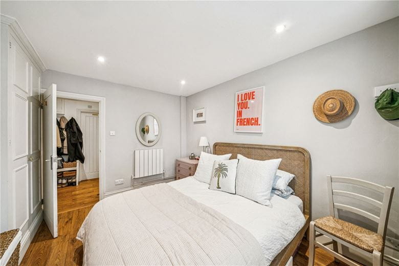 2 bedroom flat, Frogmore, London SW18 - Available