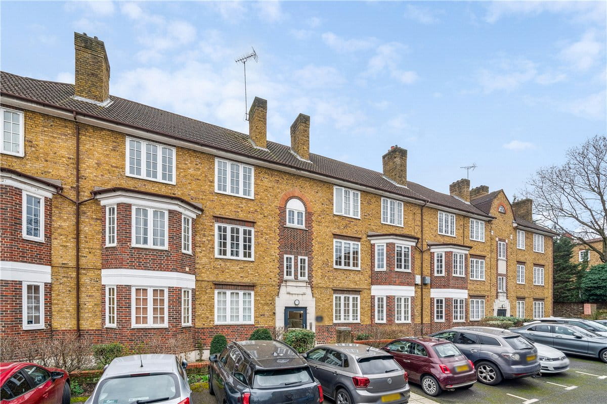 2 bedroom flat, Frogmore, London SW18 - Available