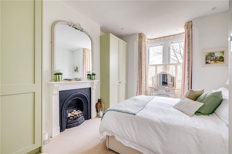 2 bedroom maisonette, Birdhurst Road, London SW18 - Available