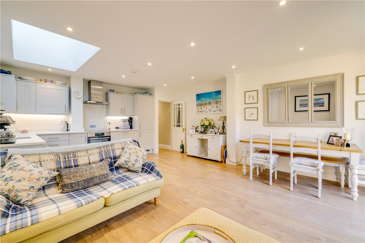 2 bedroom maisonette, Birdhurst Road, London SW18 - Available