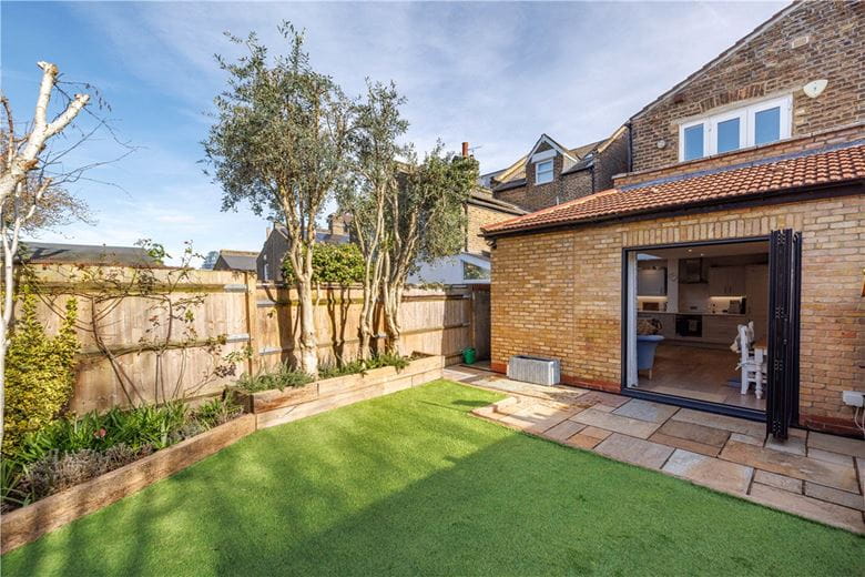 2 bedroom maisonette, Birdhurst Road, London SW18 - Available