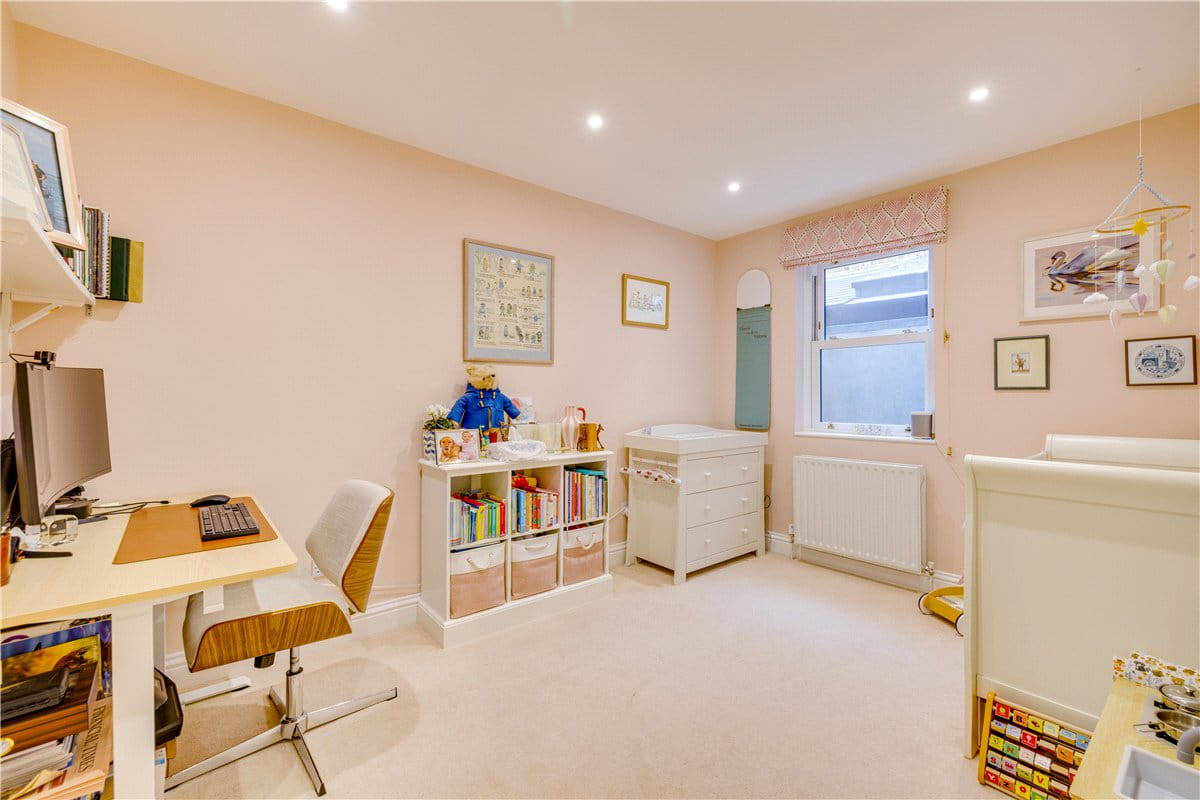 2 bedroom maisonette, Birdhurst Road, London SW18 - Available