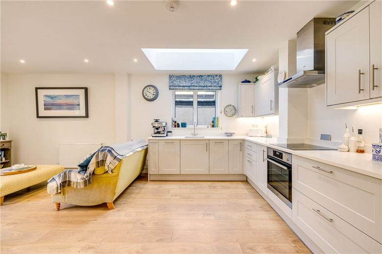 2 bedroom maisonette, Birdhurst Road, London SW18 - Available