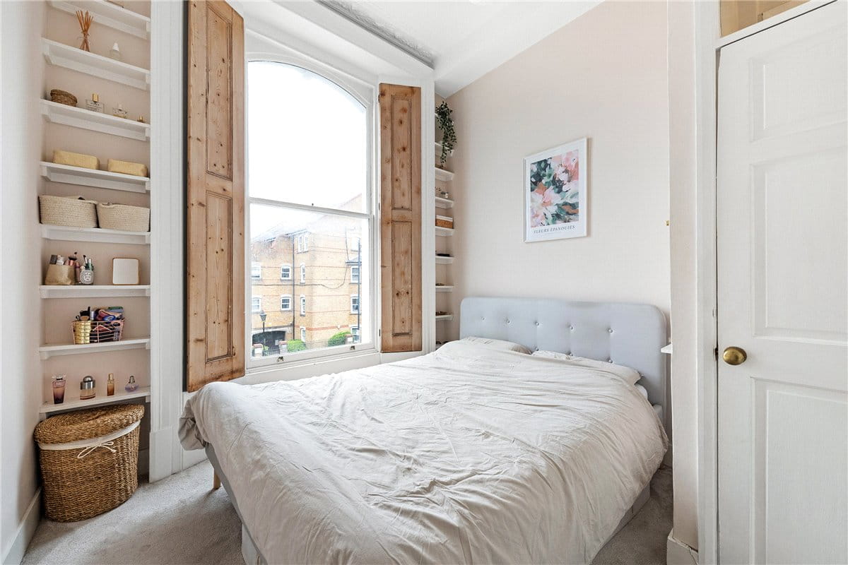 2 bedroom flat, East Hill, London SW18 - Available