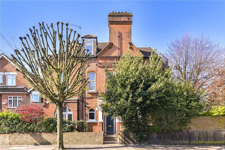 2 bedroom flat, Nightingale Lane, London SW12 - Available