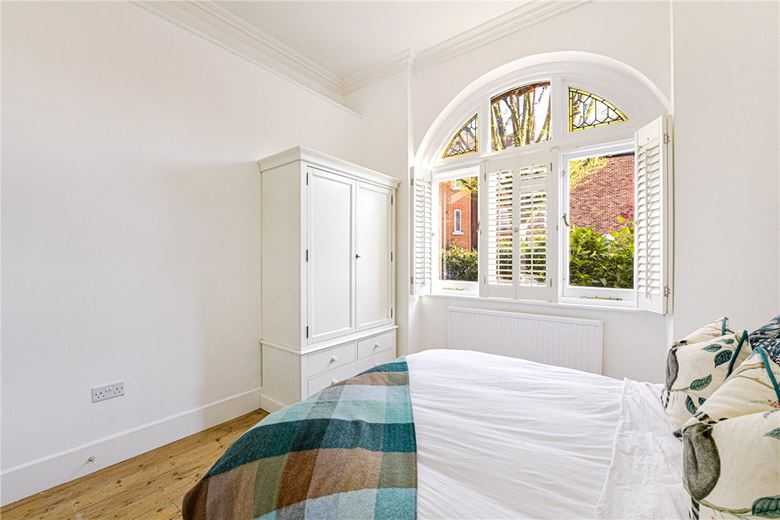 2 bedroom flat, Nightingale Lane, London SW12 - Available