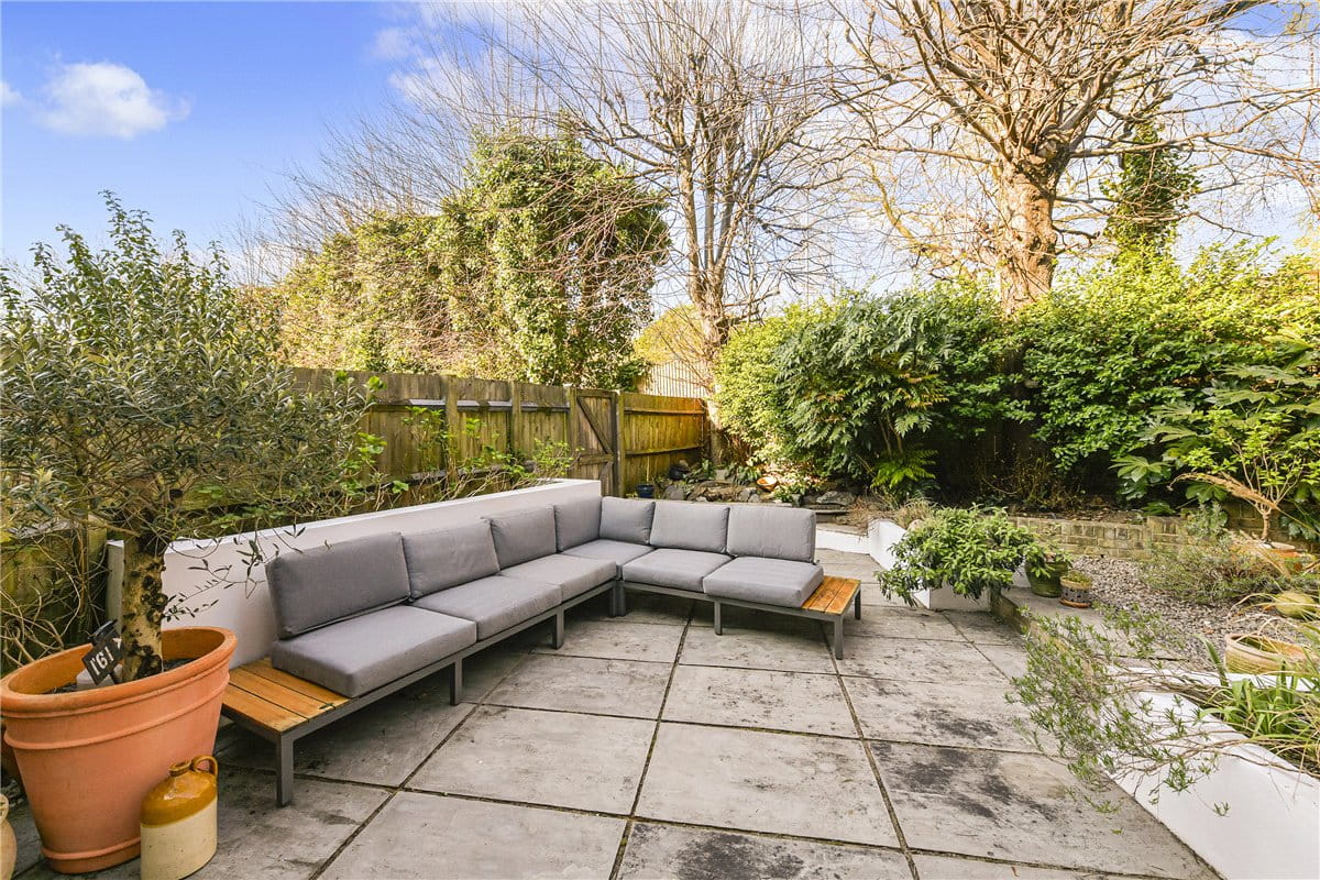 2 bedroom flat, Nightingale Lane, London SW12 - Available