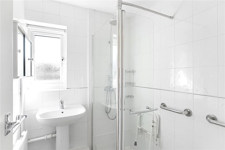 3 bedroom house, Sarsfeld Road, London SW12 - Available