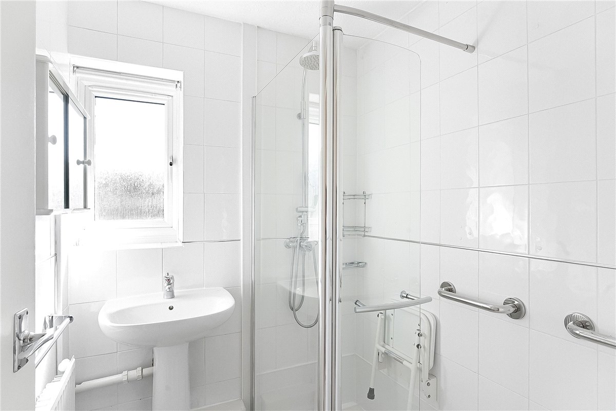 3 bedroom house, Sarsfeld Road, London SW12 - Available