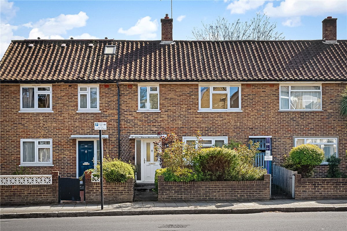 3 bedroom house, Sarsfeld Road, London SW12 - Available