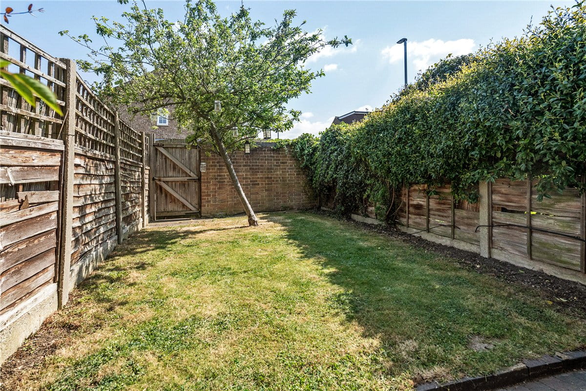 2 bedroom house, St. Benets Close, London SW17 - Available
