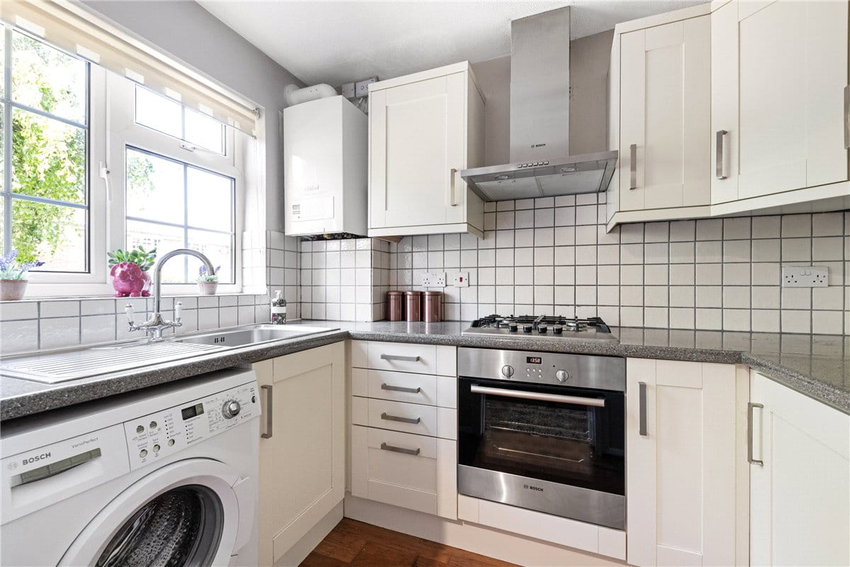 2 bedroom house, St. Benets Close, London SW17 - Available