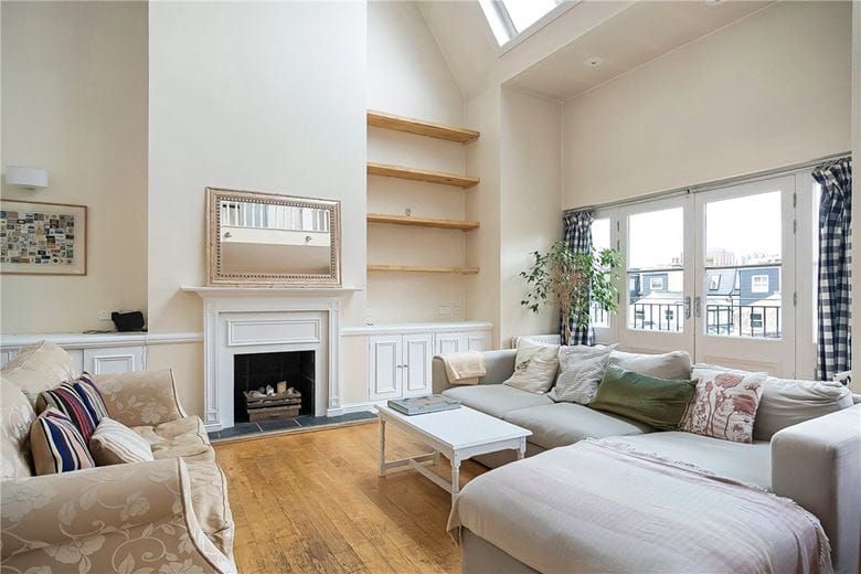 3 bedroom maisonette, Fullerton Road, London SW18 - Available