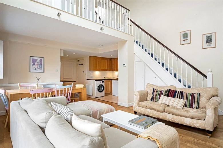3 bedroom maisonette, Fullerton Road, London SW18 - Available