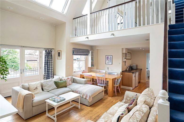 3 bedroom maisonette, Fullerton Road, London SW18 - Available