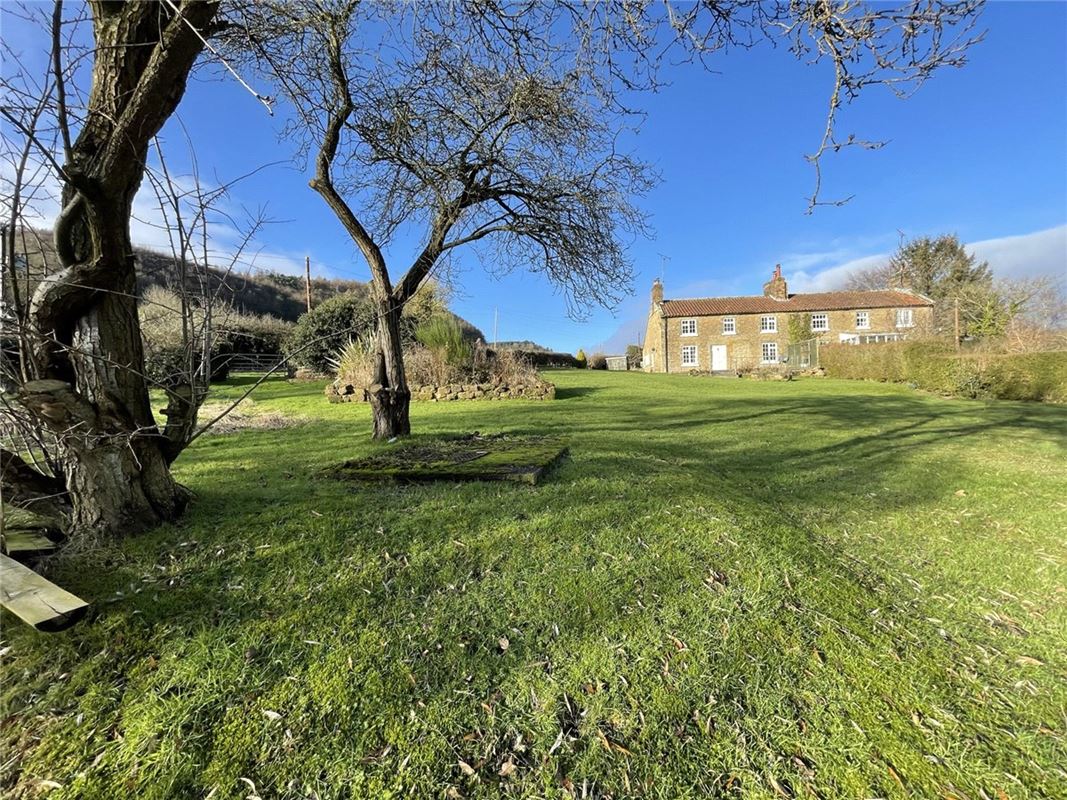 3 bedroom house, Wrench Green, Hackness YO13 - Let Agreed