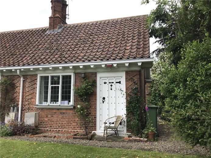  bedroom bungalow, Main Street, Heslington YO10 - Available