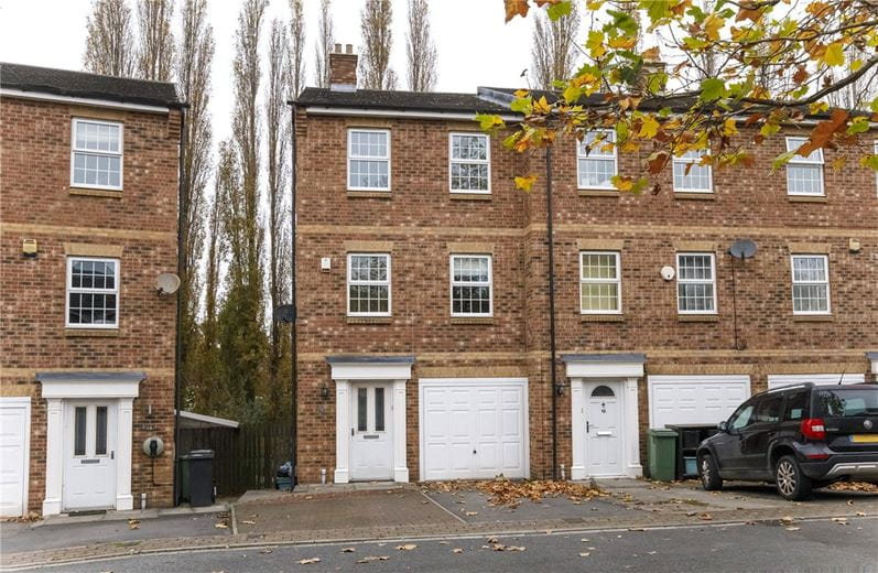 3 bedroom house, Waterside Gardens, York YO31 - Available