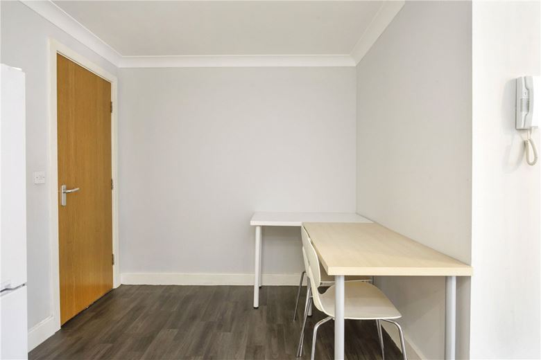 2 bedroom flat, Fawcett Street, York YO10 - Available