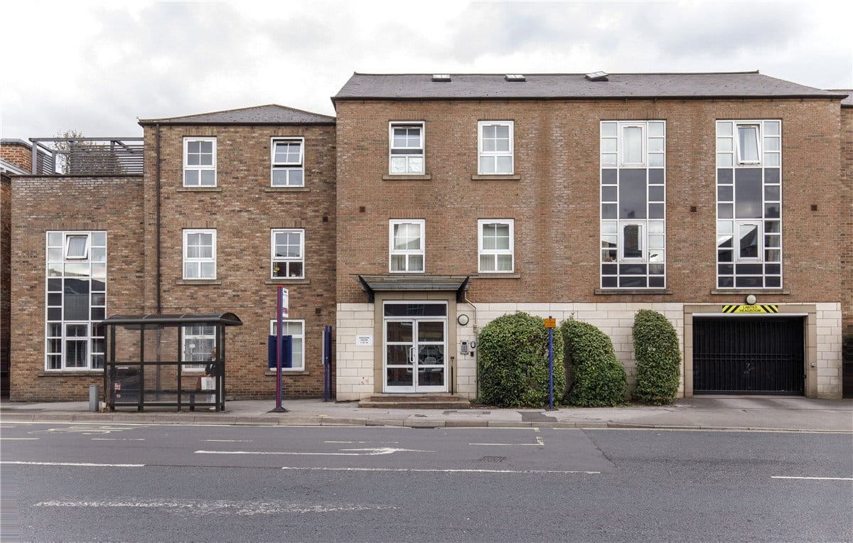 2 bedroom flat, Fawcett Street, York YO10 - Available