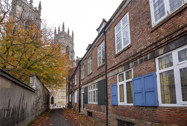 4 bedroom house, Precentors Court, York YO1 - Available