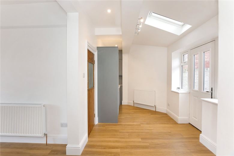 2 bedroom house, Knavesmire Crescent, York YO23