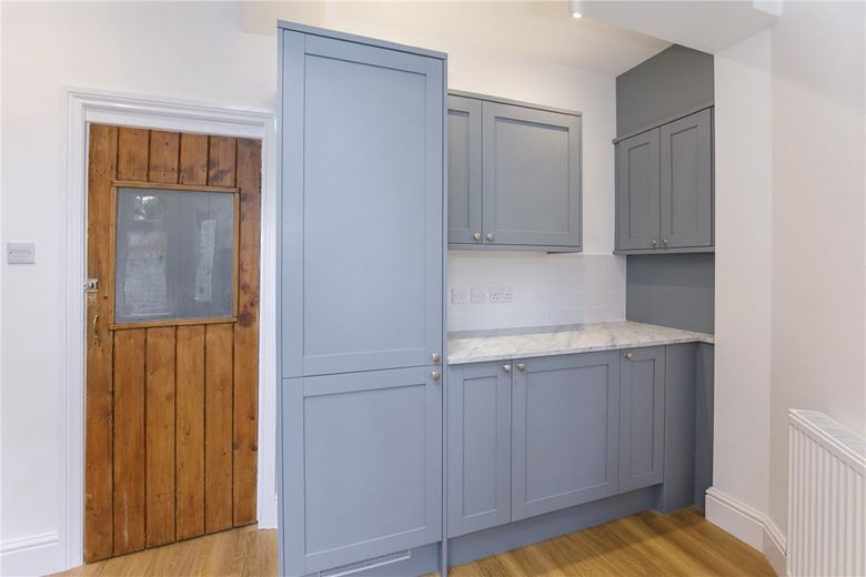 2 bedroom house, Knavesmire Crescent, York YO23