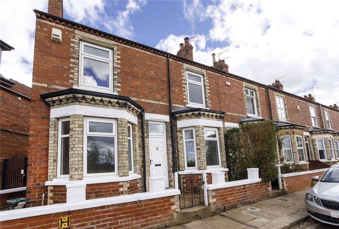 2 bedroom house, Knavesmire Crescent, York YO23