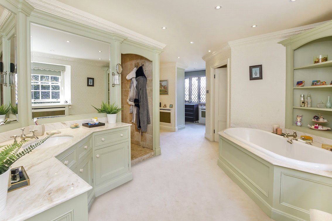 6 bedroom house, Royds Hall, Royds Hall Lane BD12 - Available