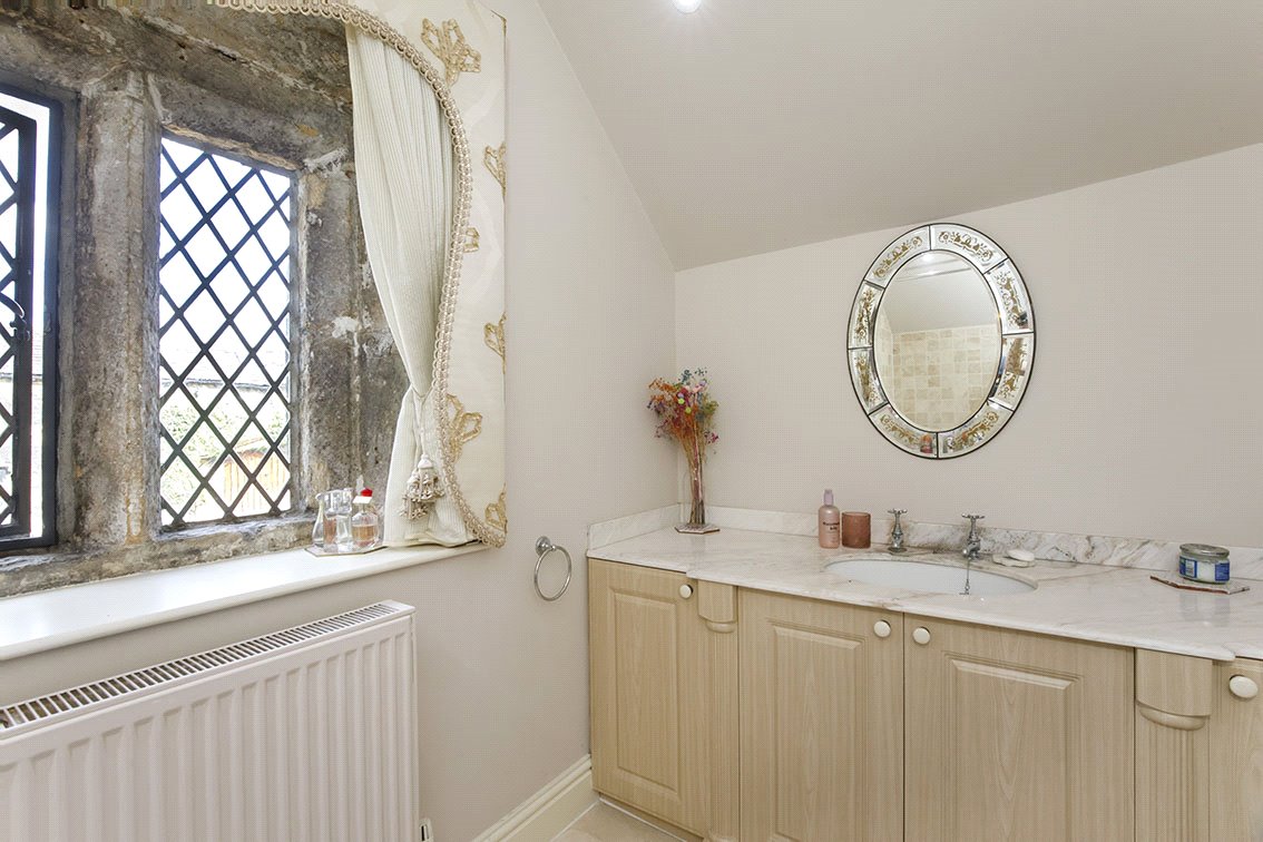 6 bedroom house, Royds Hall, Royds Hall Lane BD12 - Available