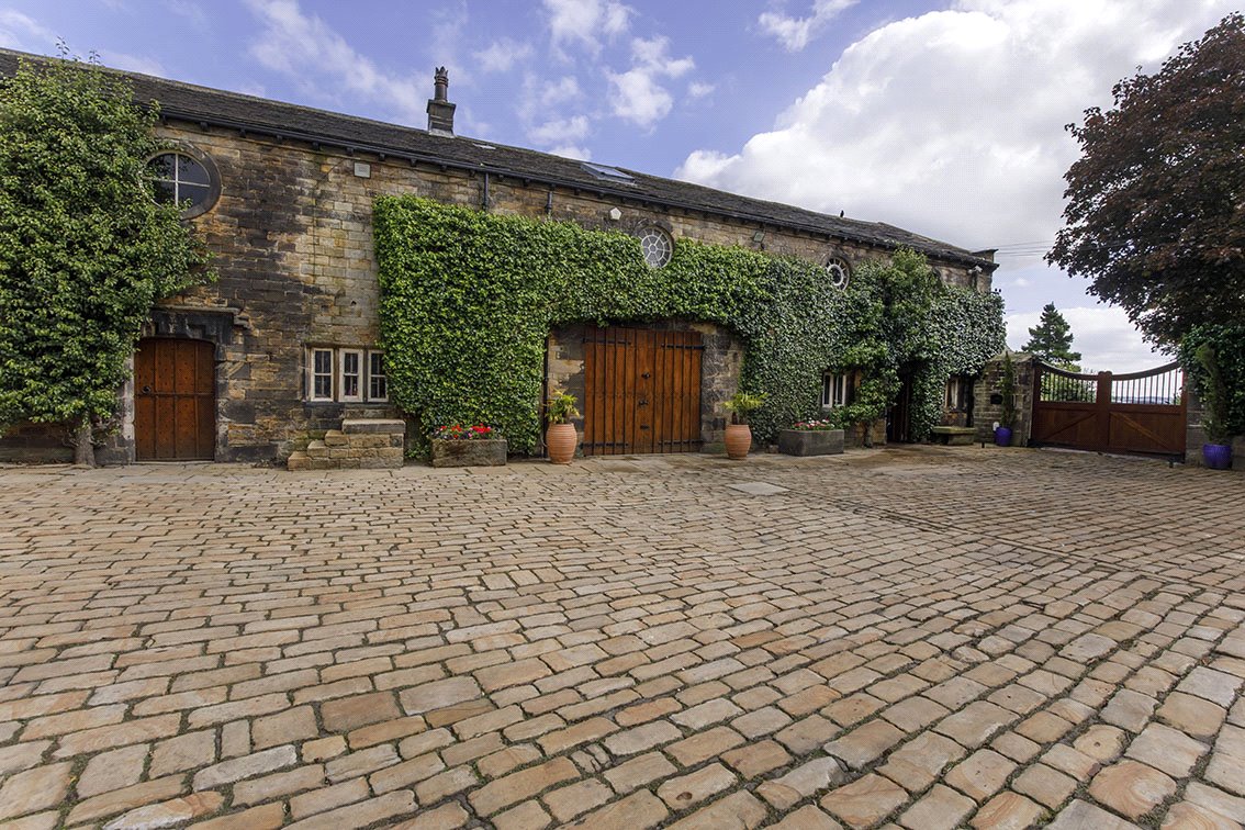 6 bedroom house, Royds Hall, Royds Hall Lane BD12 - Available