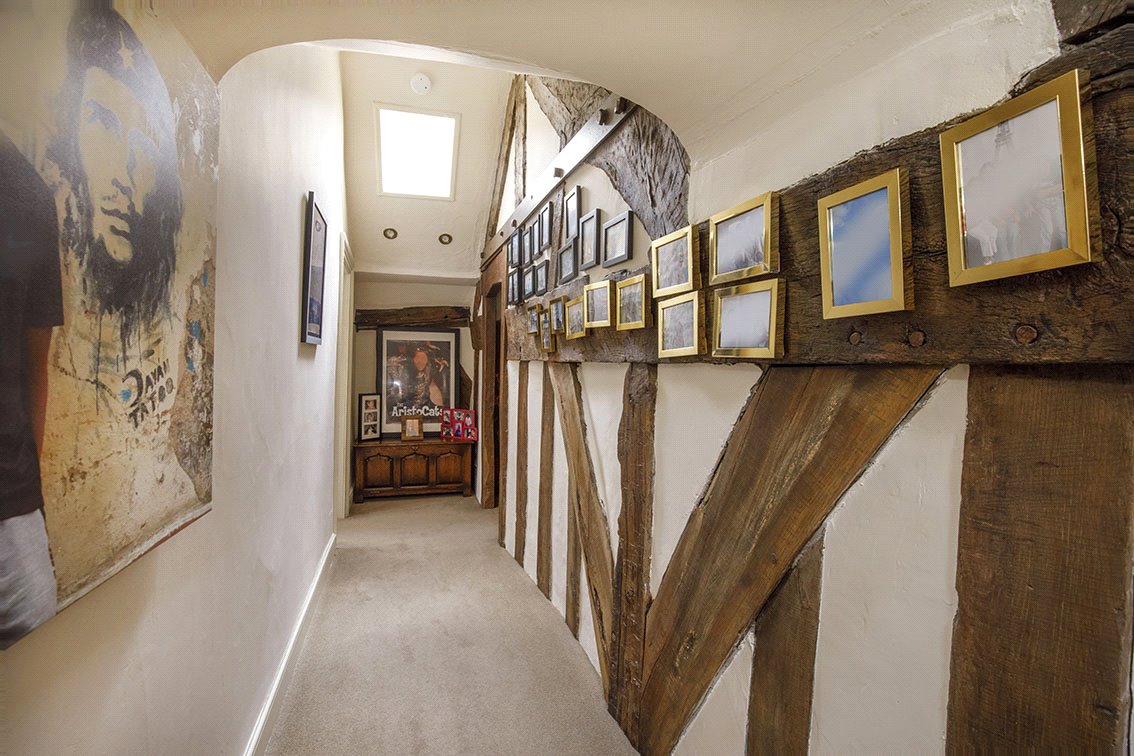 6 bedroom house, Royds Hall, Royds Hall Lane BD12 - Available