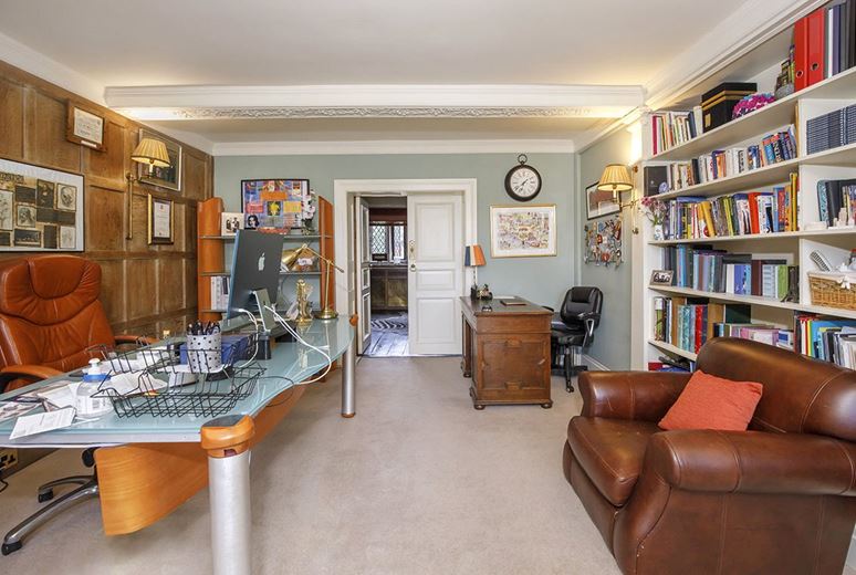 6 bedroom house, Royds Hall, Royds Hall Lane BD12 - Available