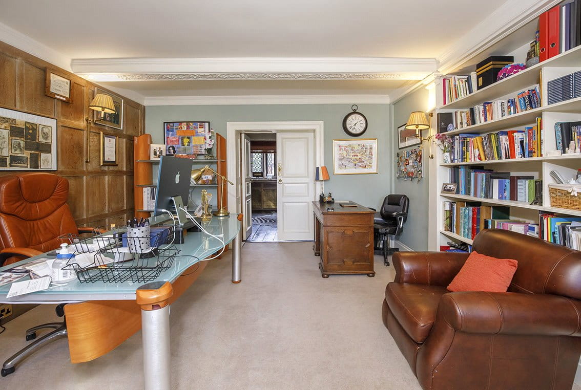 6 bedroom house, Royds Hall, Royds Hall Lane BD12 - Available